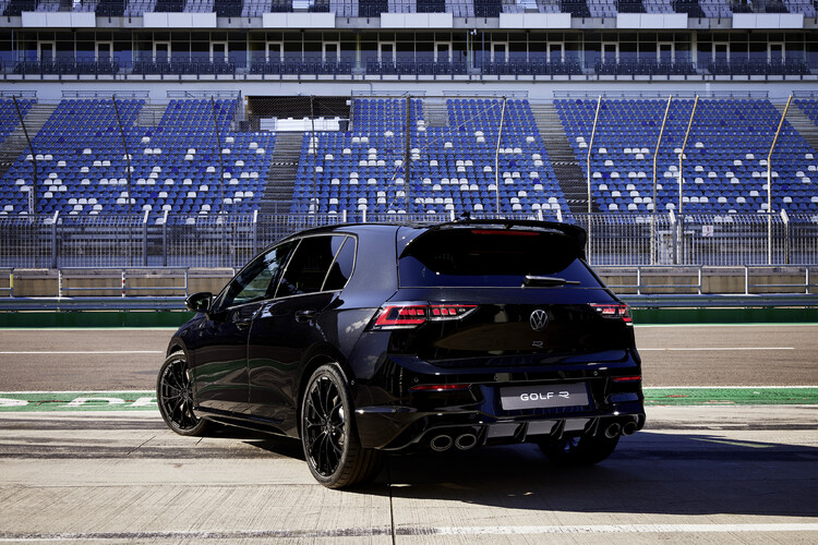 Sportowe modele Volkswagena bardziej przystępne: marka z Wolfsburga obniża ceny odmian GTI i R